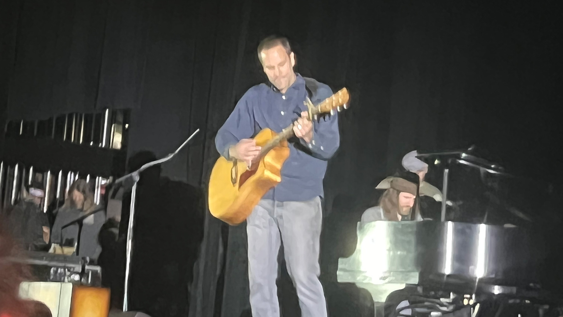 Jack Johnson playing guitar at the Ladero Theatre